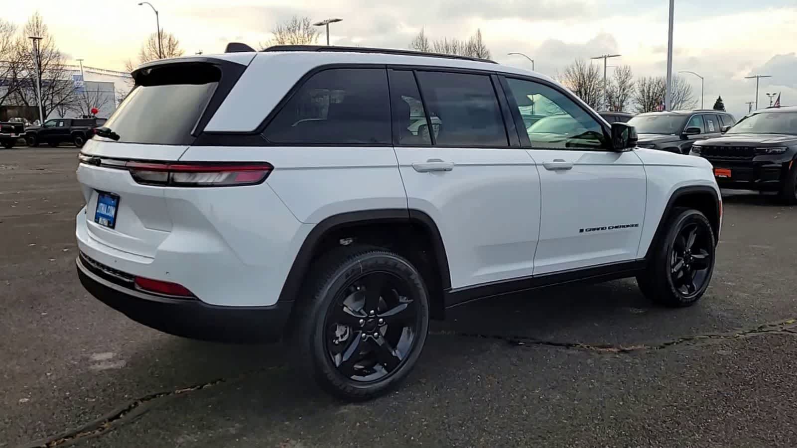 Thumbnail: 2025 Jeep Grand Cherokee - 8