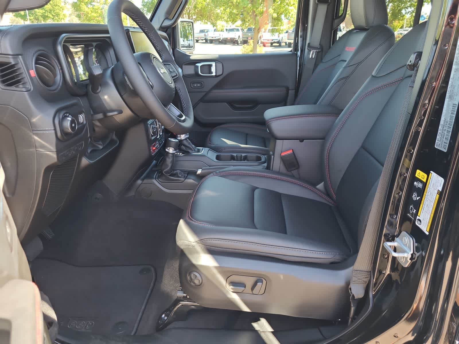 Thumbnail: 2025 Jeep Wrangler - 19