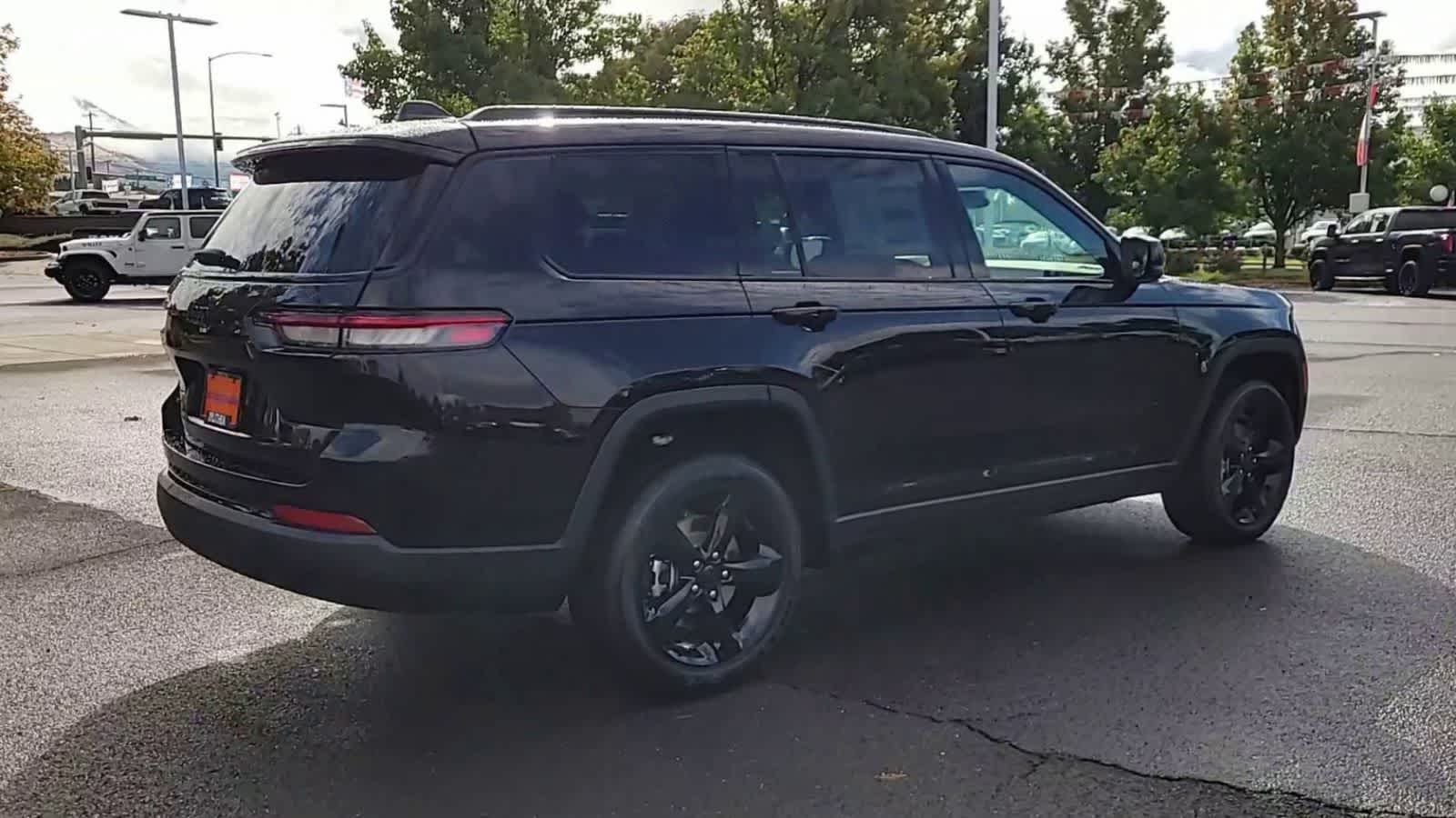 Thumbnail: 2025 Jeep Grand Cherokee - 8