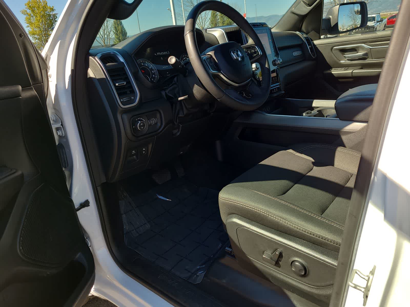 Thumbnail: 2025 RAM 1500 - 10