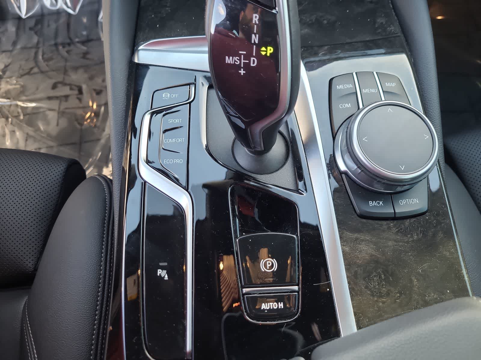 Thumbnail: 2022 BMW 5 Series - 25