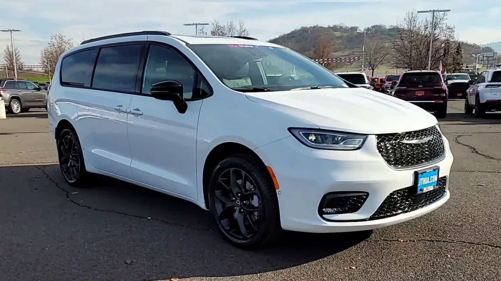 Thumbnail: 2026 Chrysler Pacifica - 2