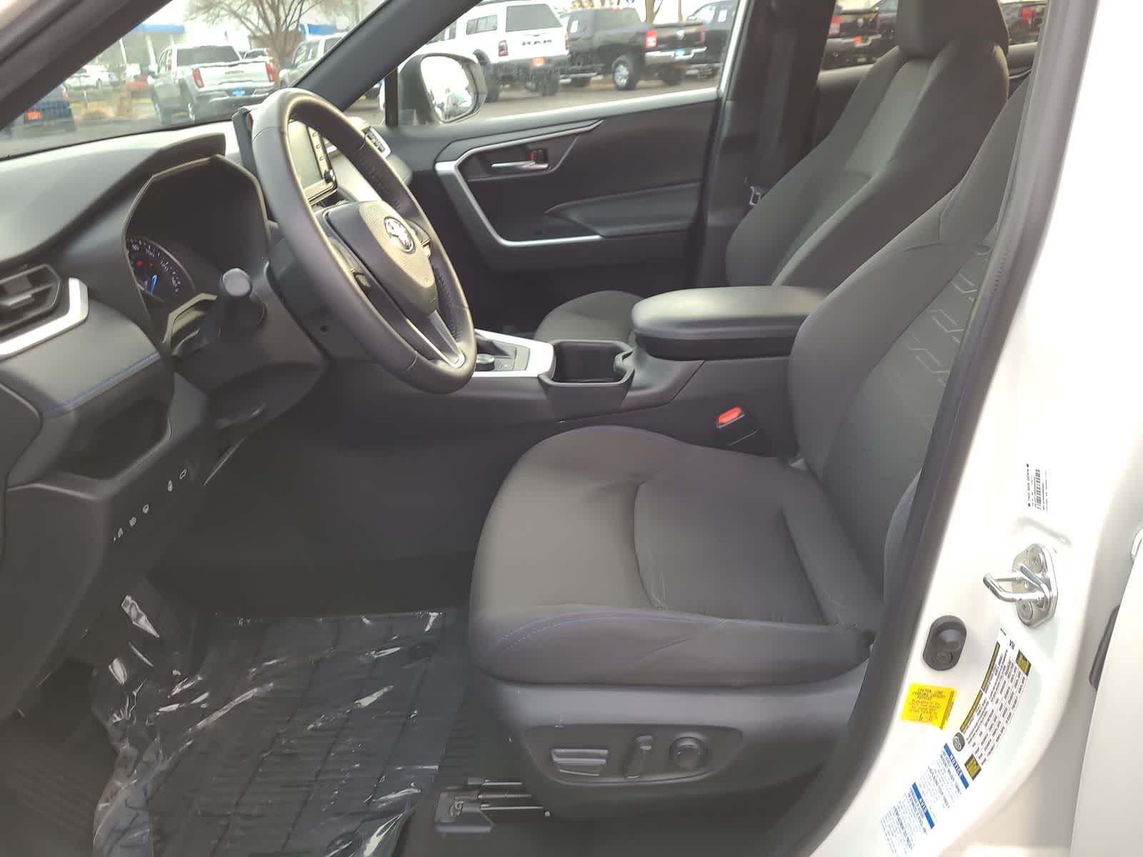 Thumbnail: 2022 Toyota RAV4 - 19