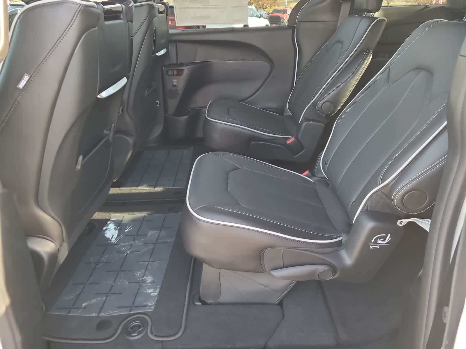 Thumbnail: 2026 Chrysler Pacifica - 21