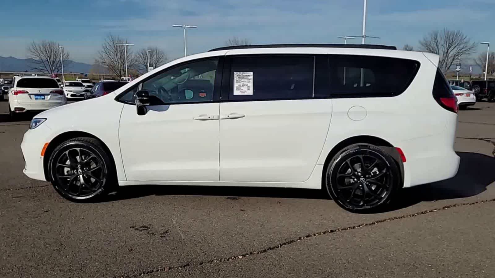 Thumbnail: 2026 Chrysler Pacifica - 5