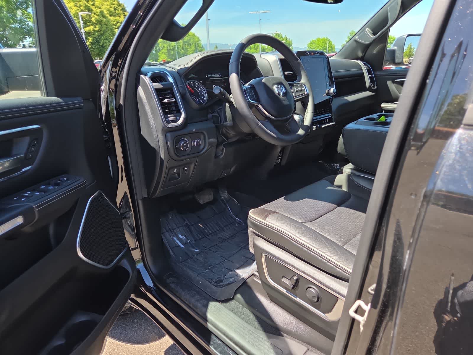 Thumbnail: 2025 RAM 1500 - 10
