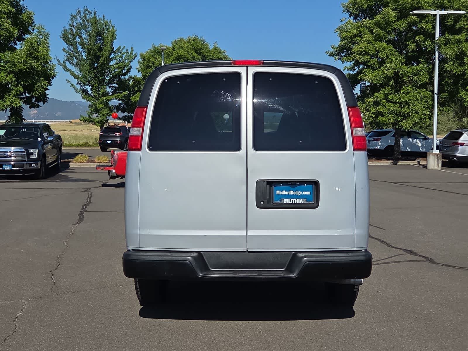 2017 Chevrolet Express Passenger LS - Photo 13
