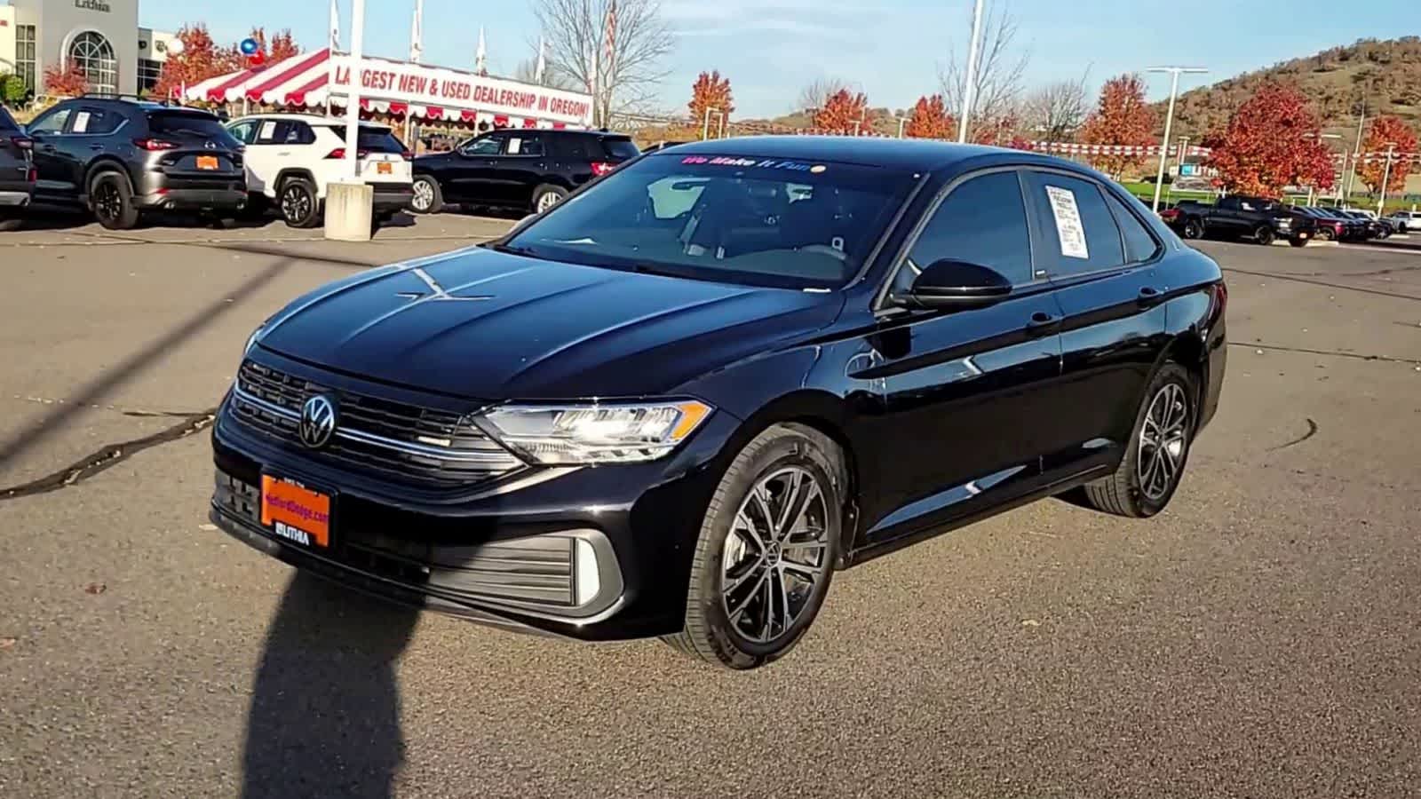 Thumbnail: 2023 Volkswagen Jetta - 4