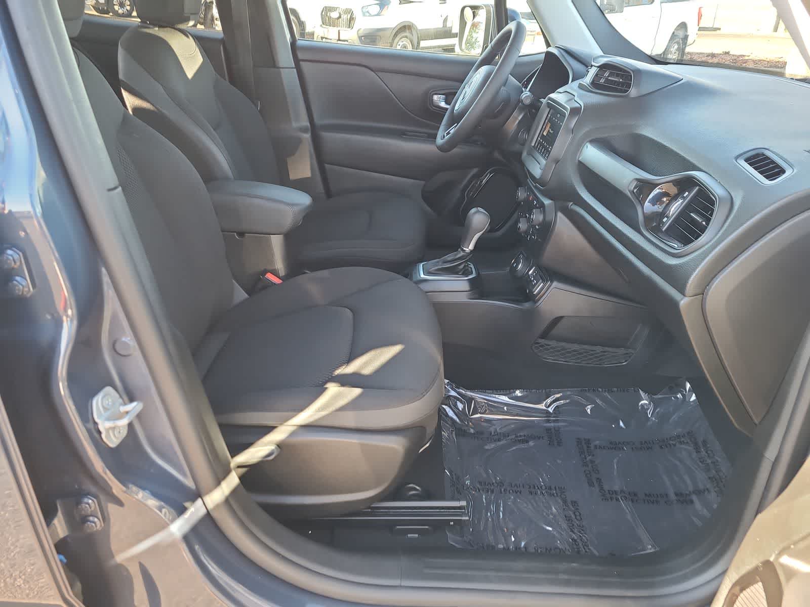 Thumbnail: 2020 Jeep Renegade - 22