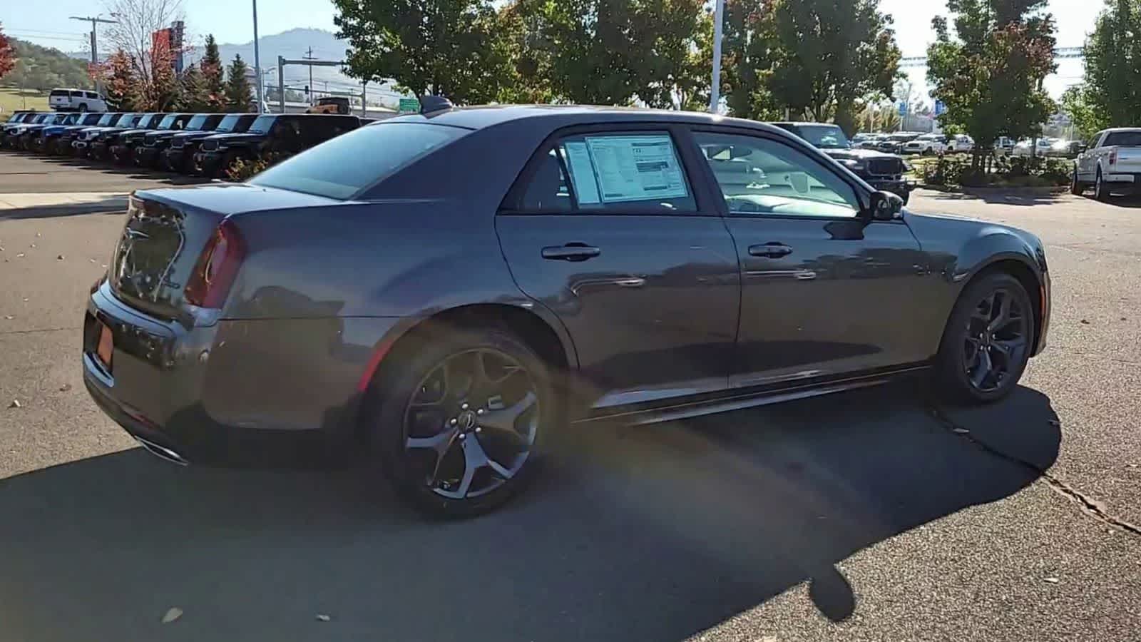 Thumbnail: 2023 Chrysler 300 - 8