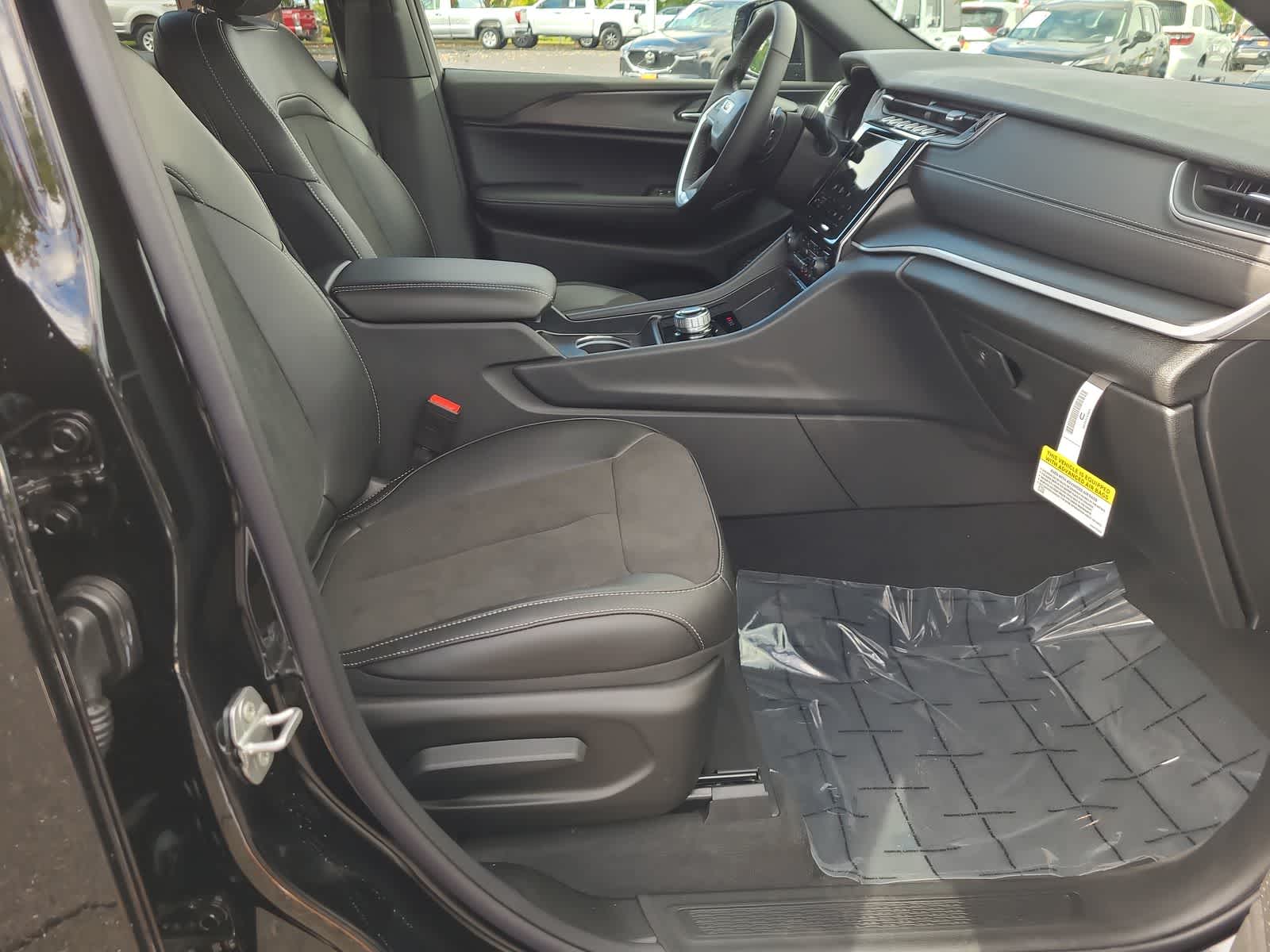 Thumbnail: 2025 Jeep Grand Cherokee - 22