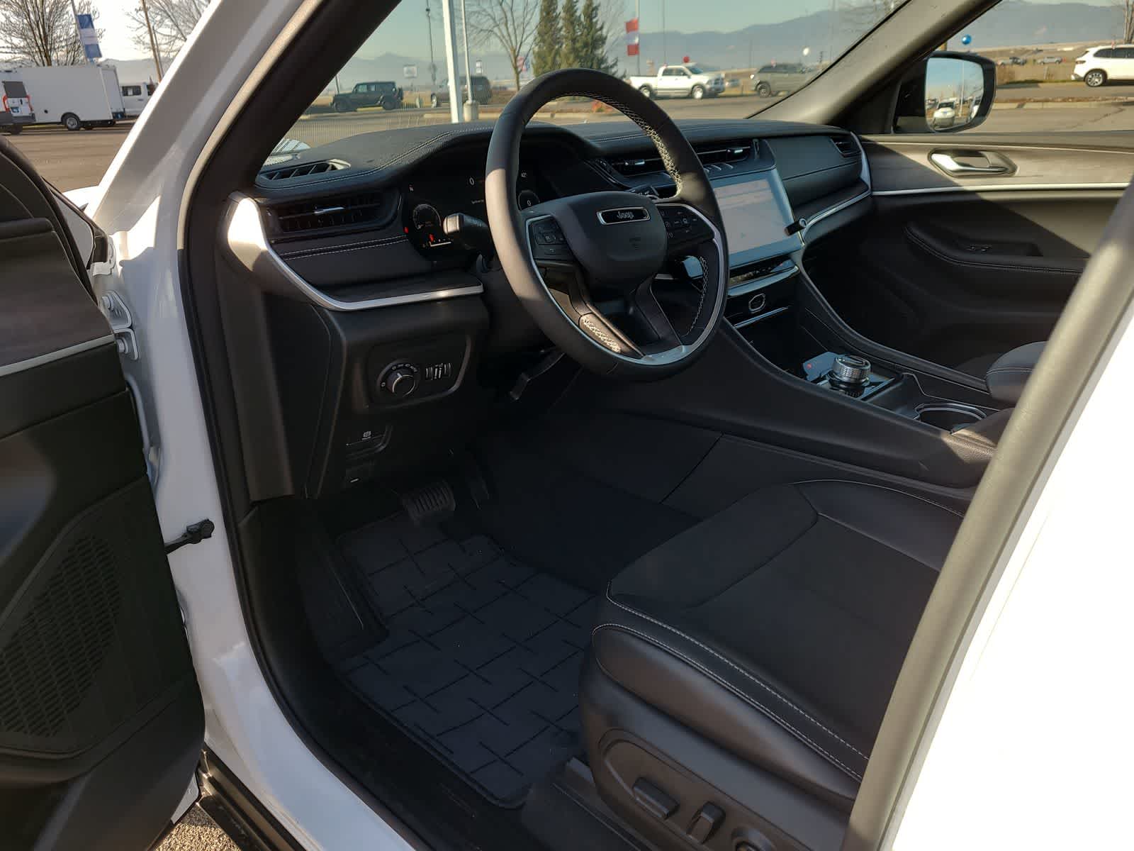 Thumbnail: 2026 Jeep Grand Cherokee - 10