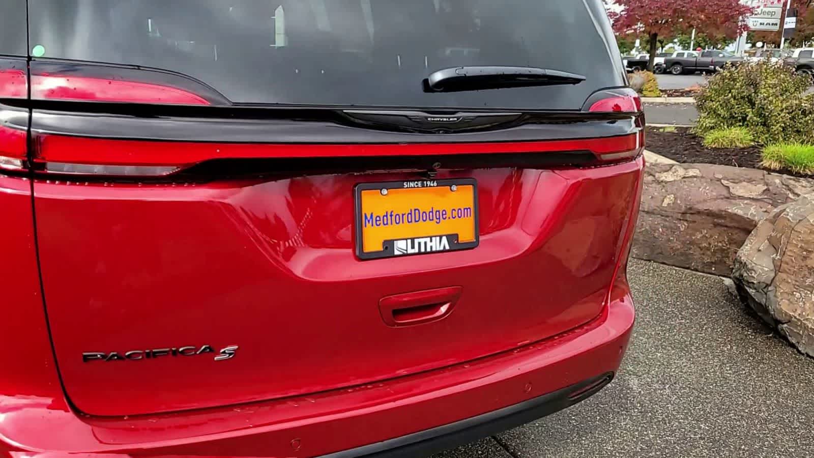 Thumbnail: 2026 Chrysler Pacifica - 7