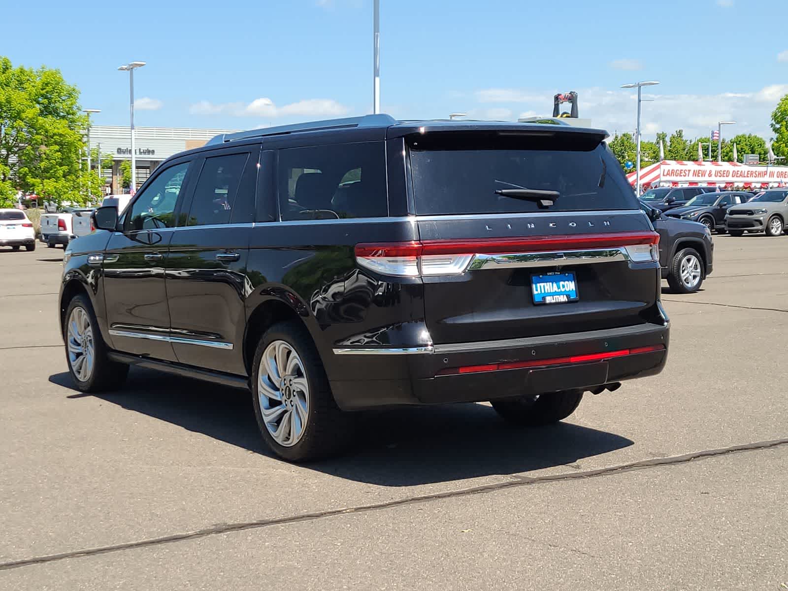 Thumbnail: 2024 Lincoln Navigator L - 12