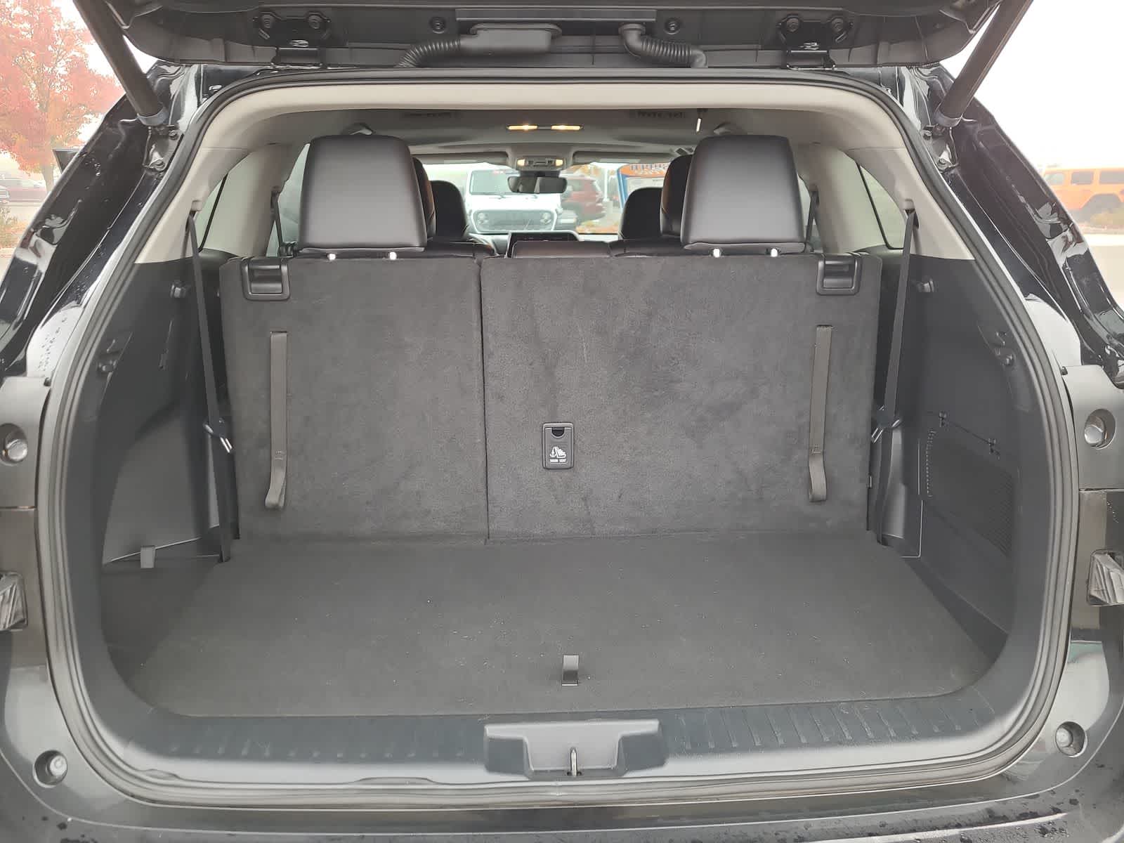 Thumbnail: 2023 Toyota Highlander - 27