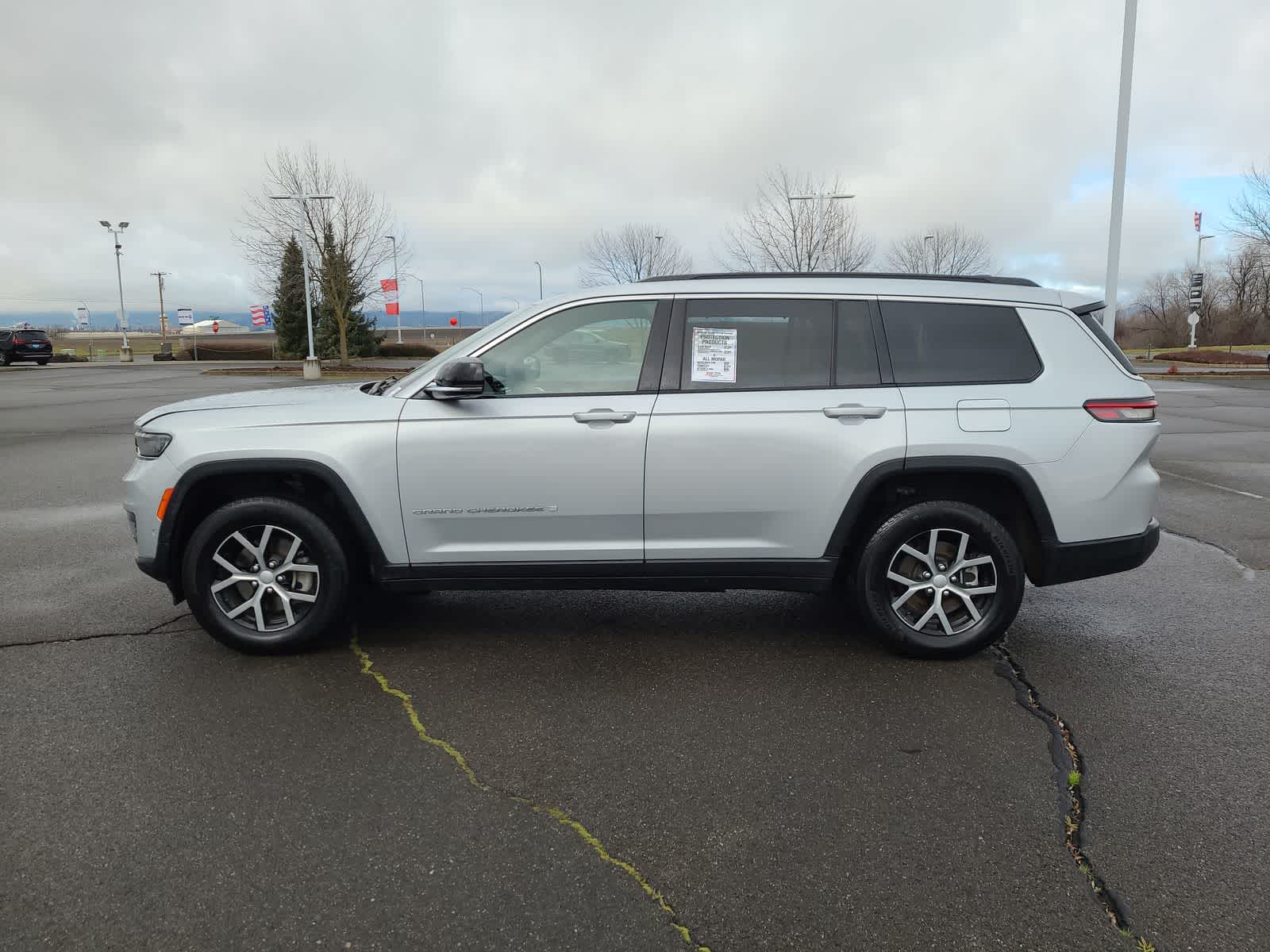 Thumbnail: 2024 Jeep Grand Cherokee L - 11