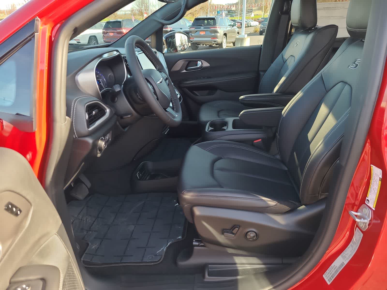 Thumbnail: 2026 Chrysler Pacifica - 19