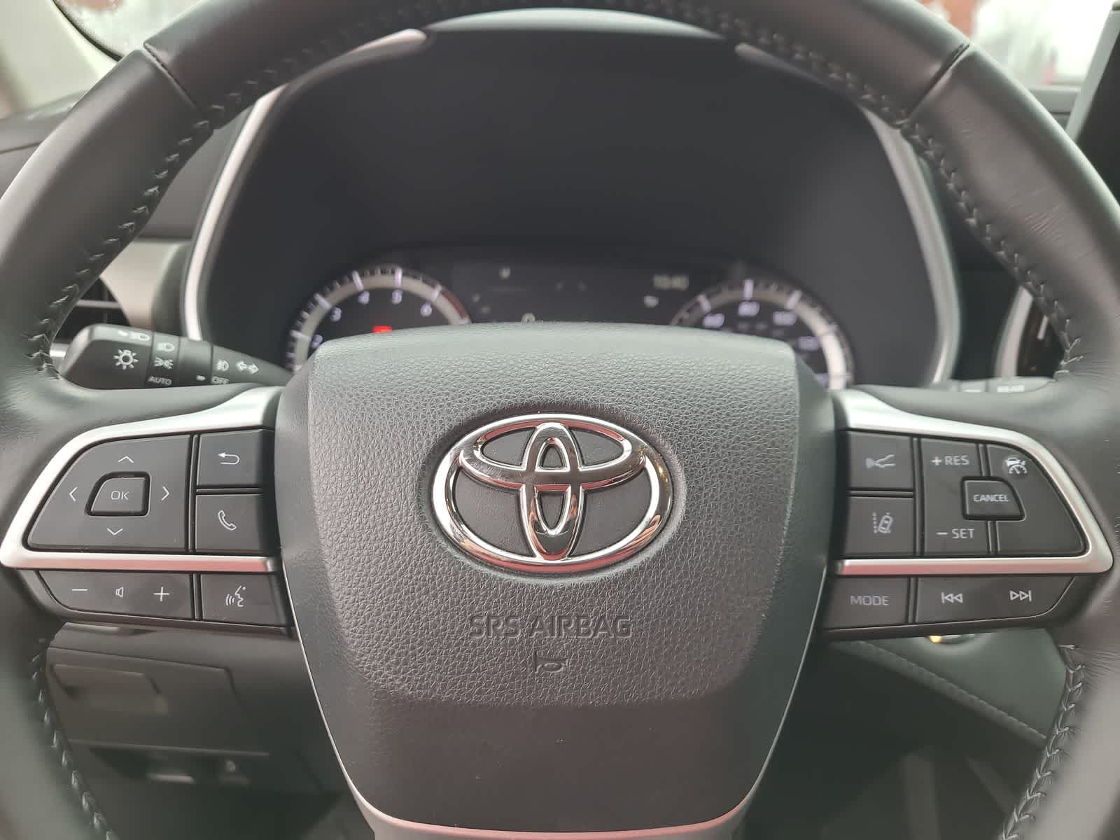 Thumbnail: 2023 Toyota Highlander - 23