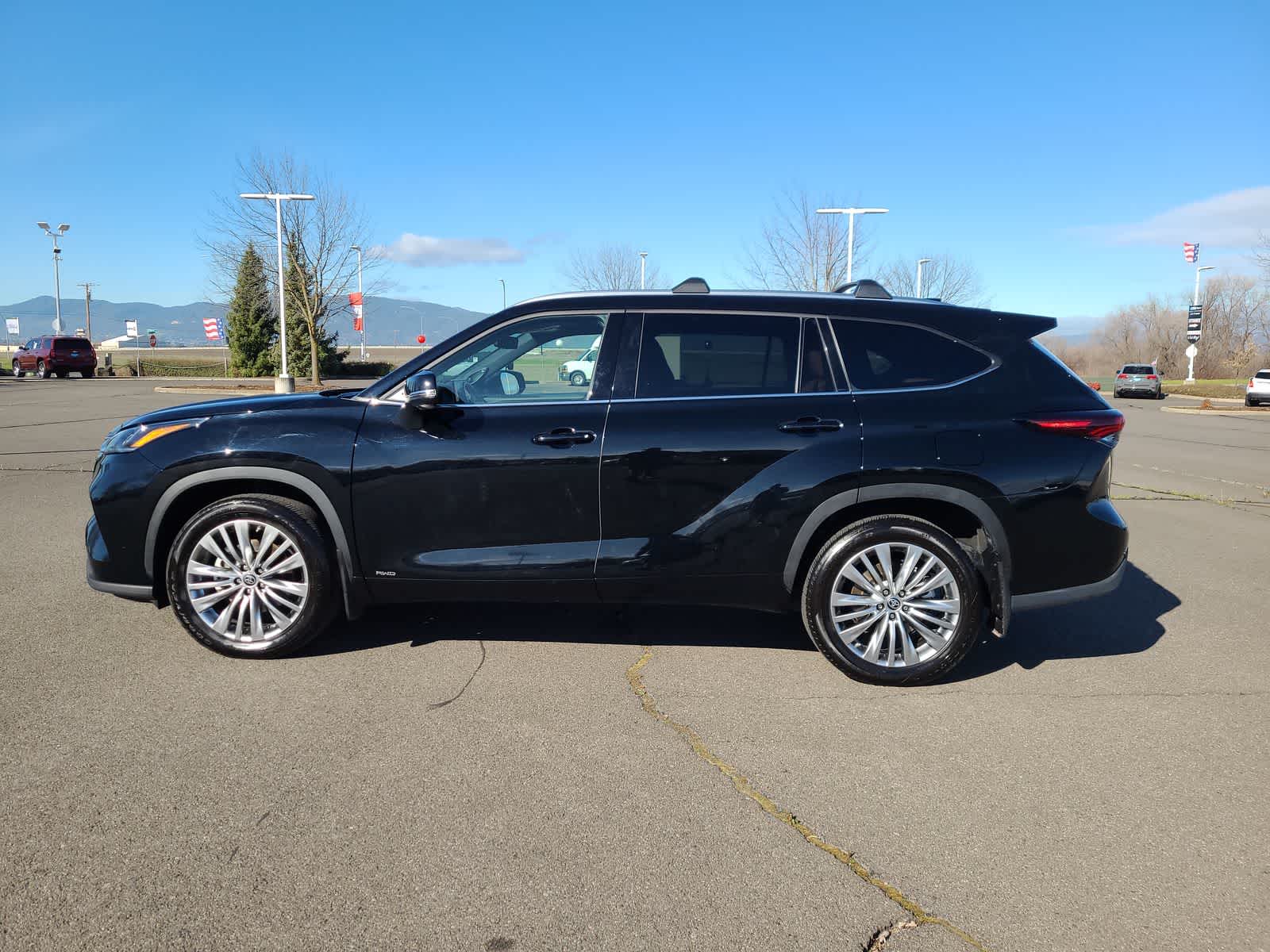 Thumbnail: 2024 Toyota Highlander - 11