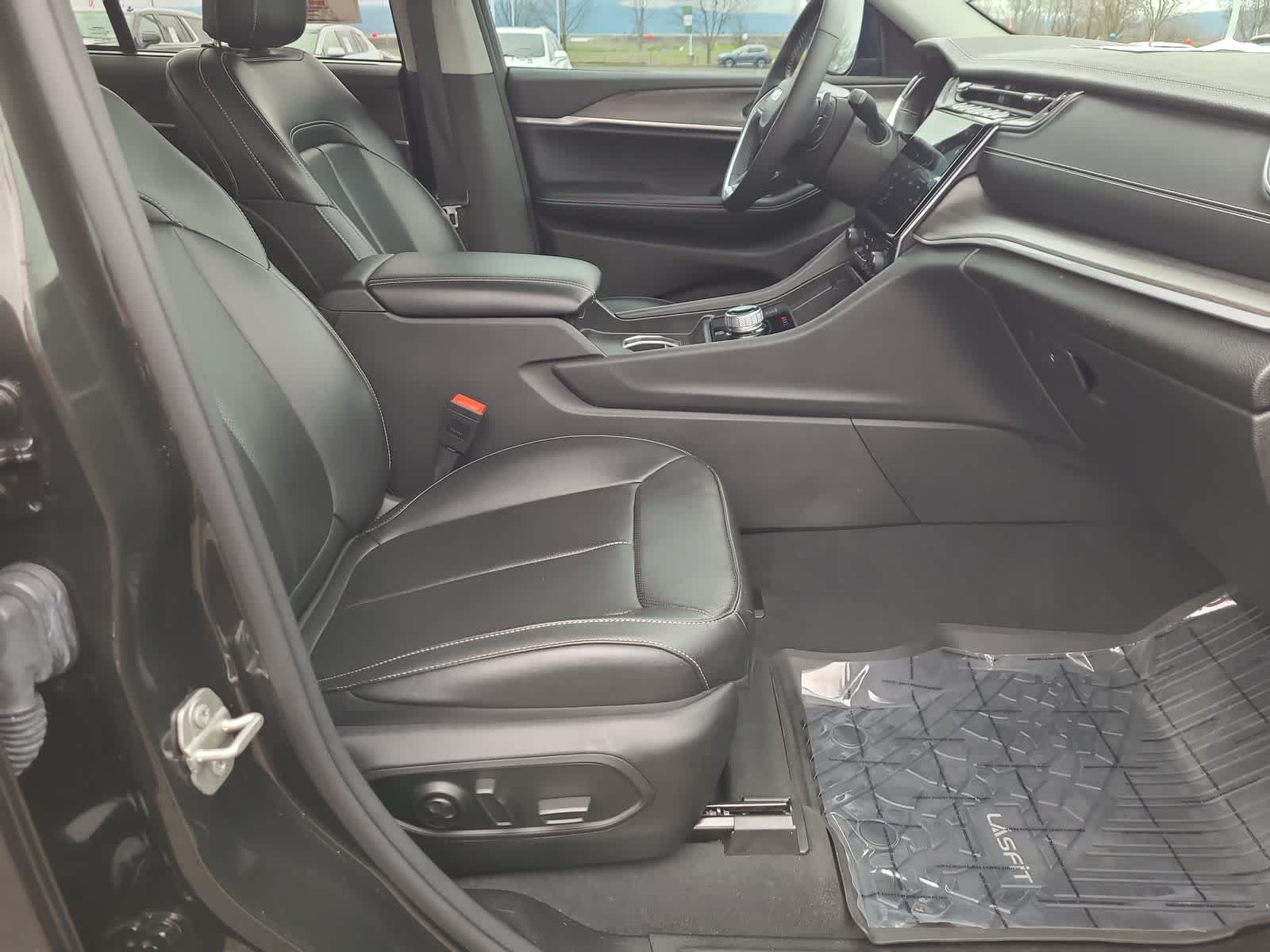 Thumbnail: 2024 Jeep Grand Cherokee - 22