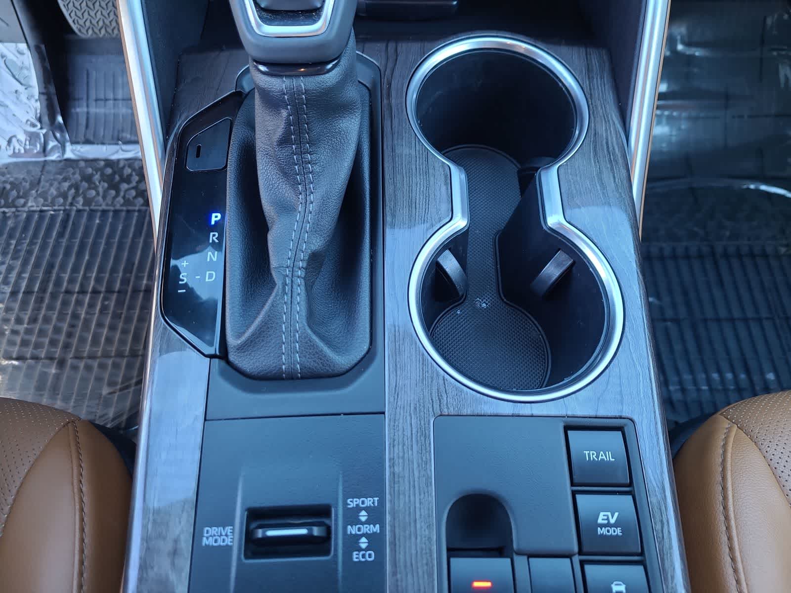 Thumbnail: 2024 Toyota Highlander - 25