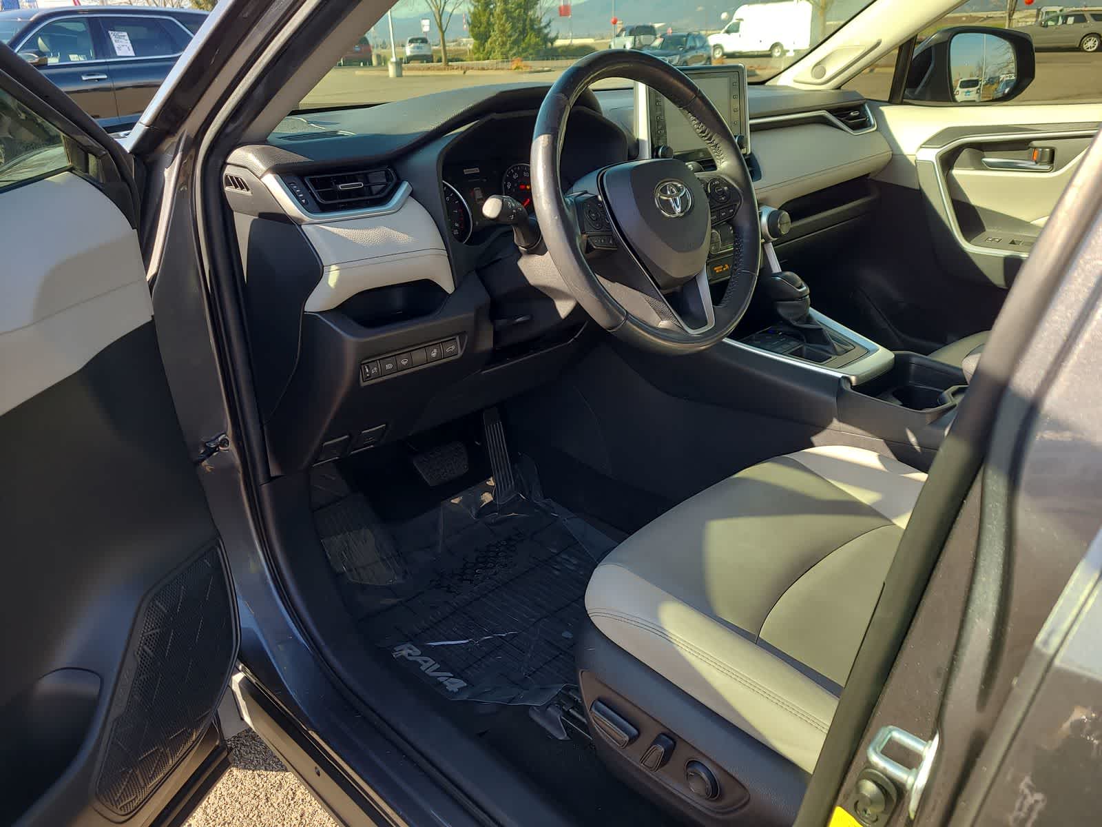 Thumbnail: 2019 Toyota RAV4 - 10