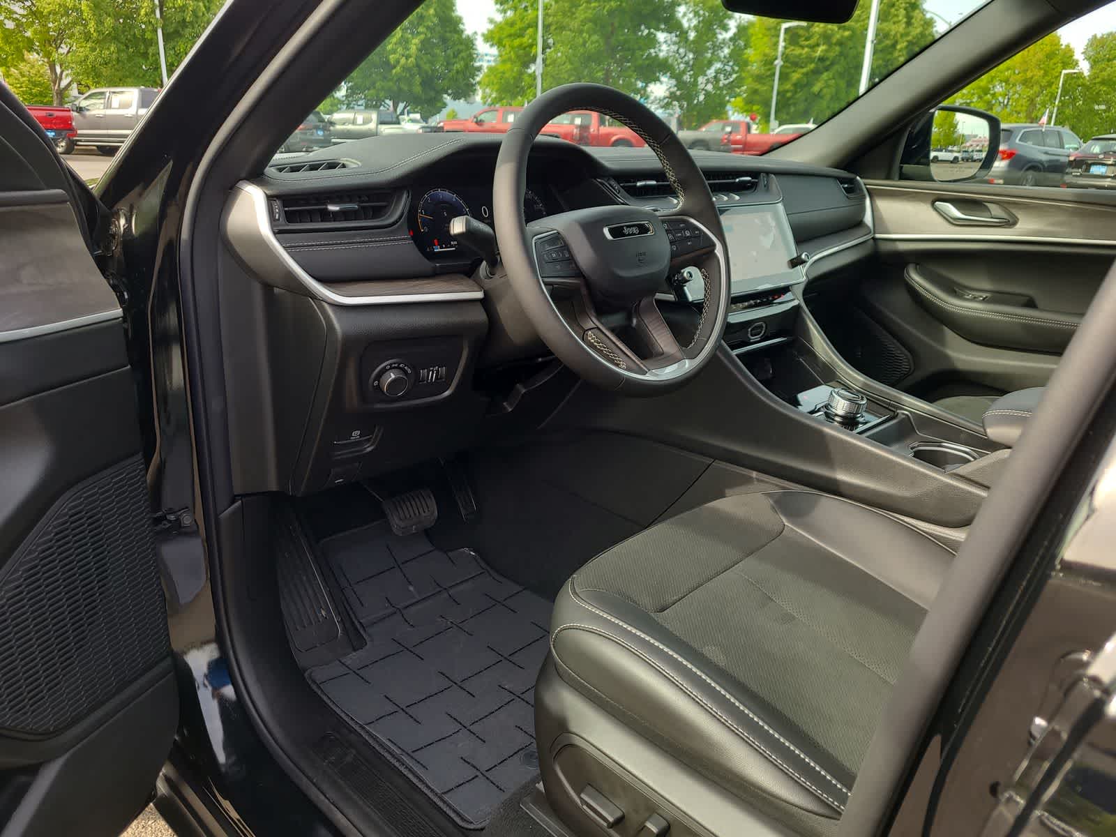 Thumbnail: 2026 Jeep Grand Cherokee - 10