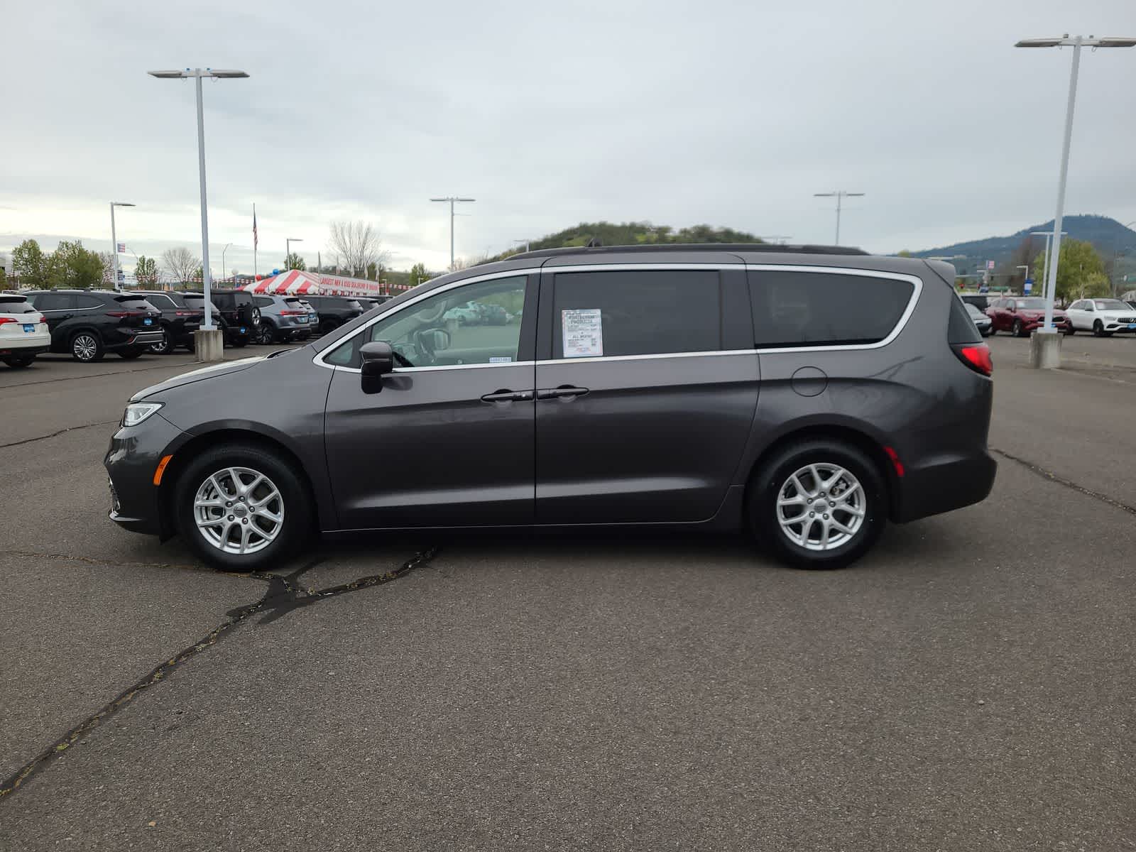 Thumbnail: 2022 Chrysler Pacifica - 11