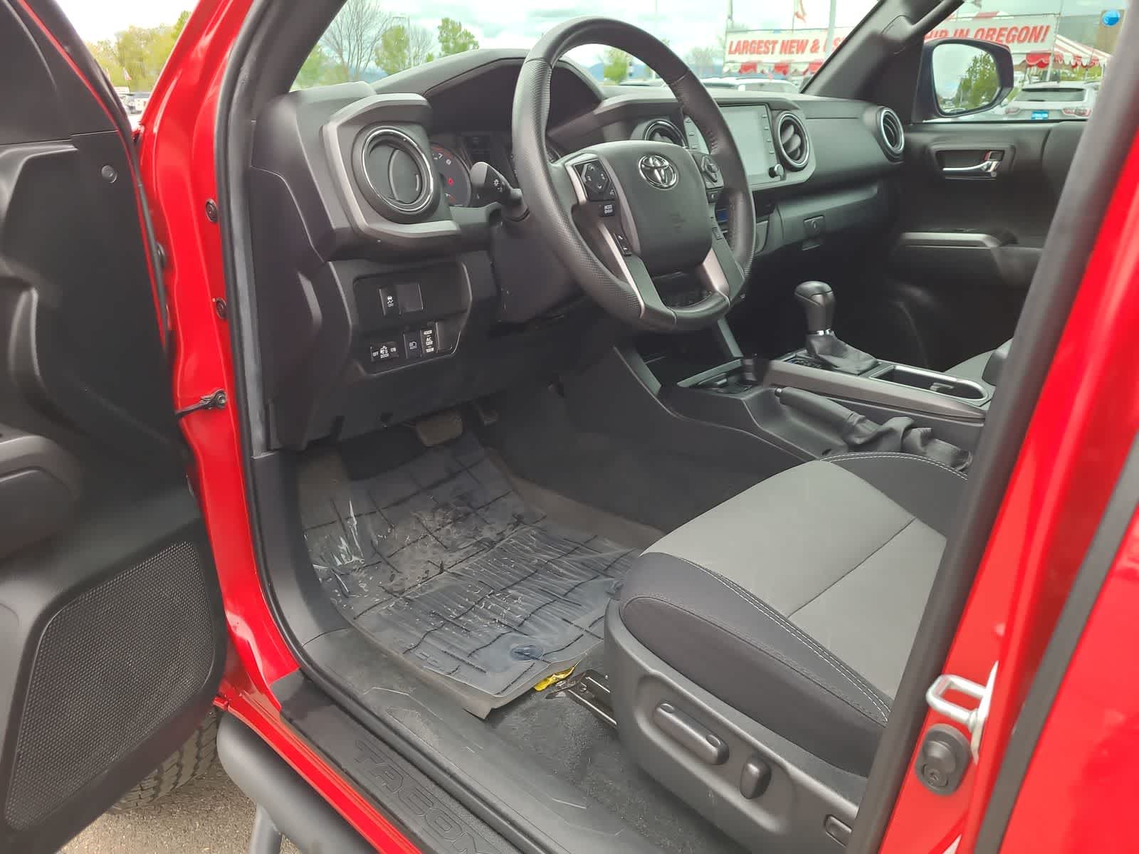 Thumbnail: 2022 Toyota Tacoma - 10