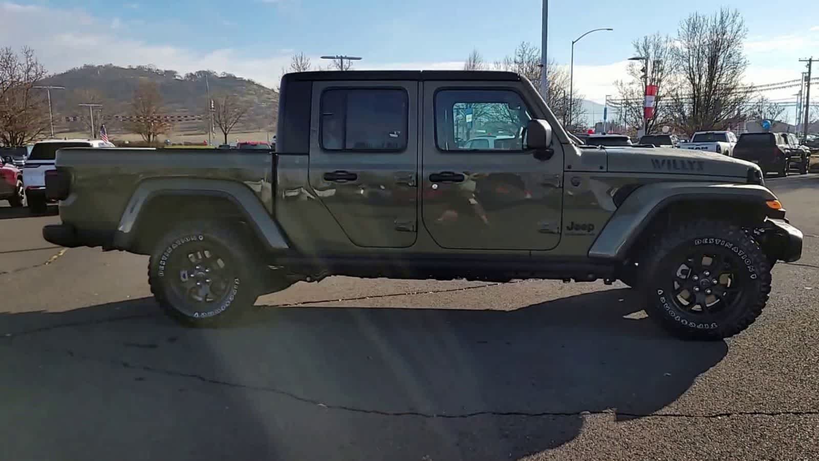 Thumbnail: 2026 Jeep Gladiator - 9