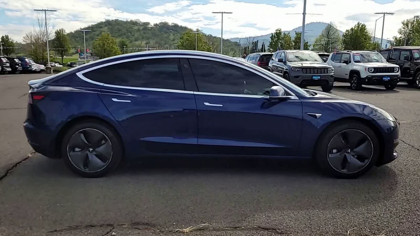 Thumbnail: 2018 Tesla Model 3 - 9