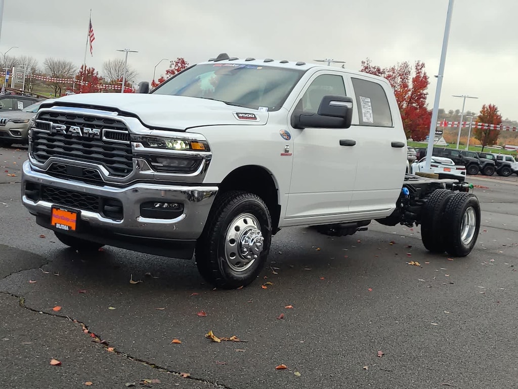 New 2026 Ram 3500 Chassis Cab 3500 TRADESMAN CREW CAB CHASSIS 4X4 60' CA Pickup