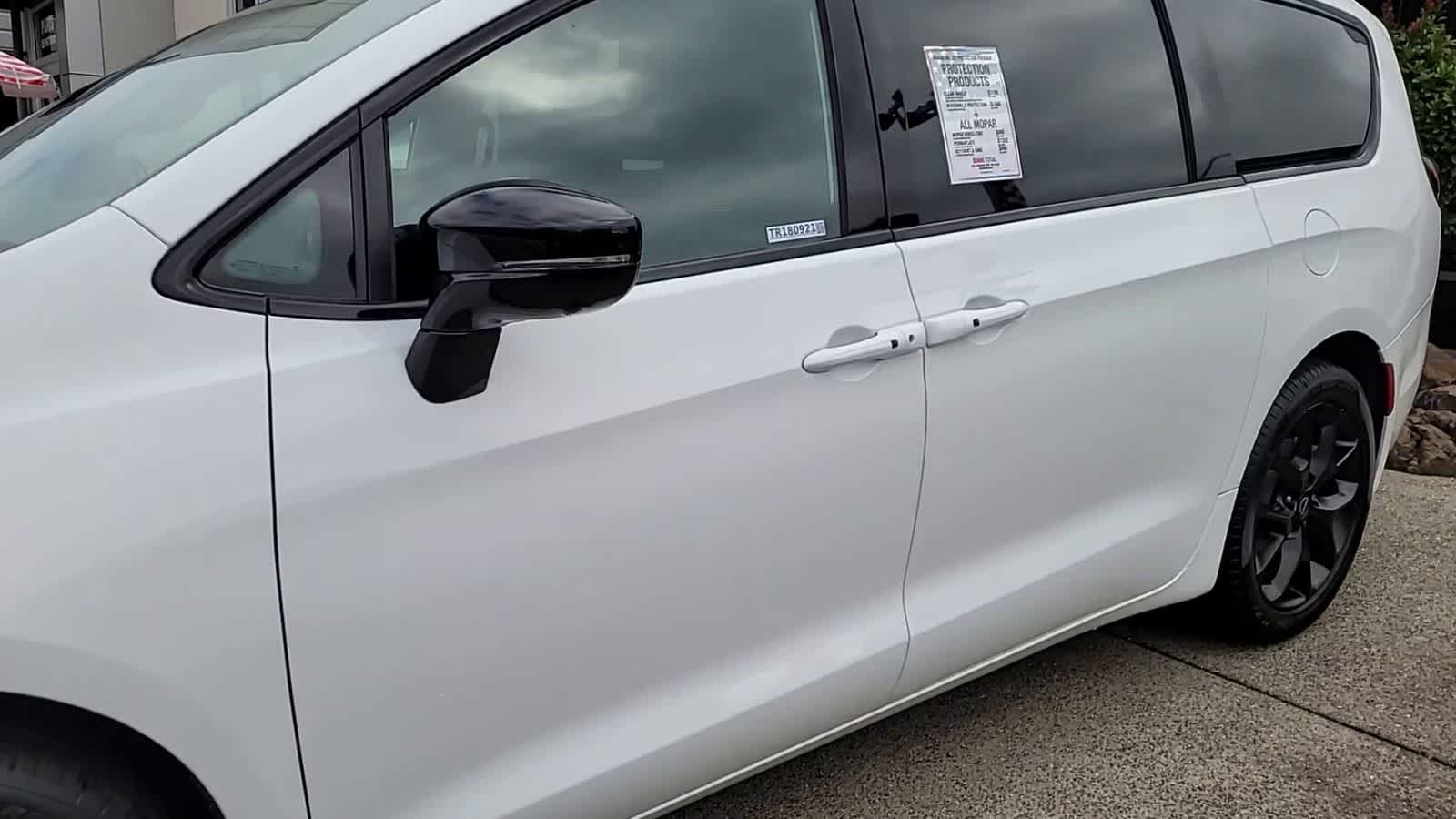 Thumbnail: 2026 Chrysler Pacifica - 4