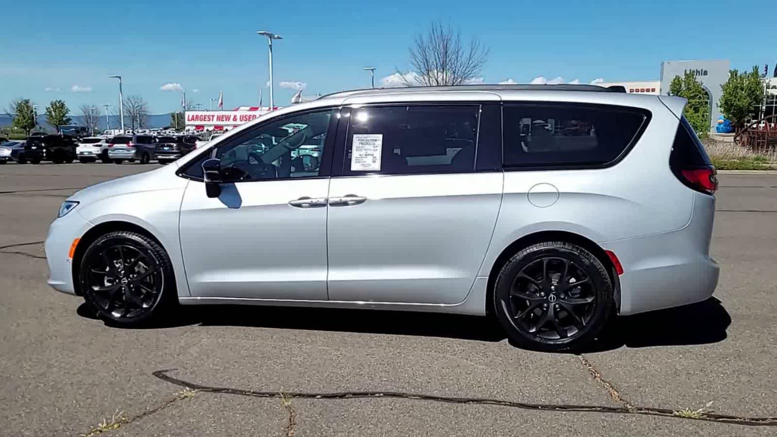 Thumbnail: 2026 Chrysler Pacifica - 5