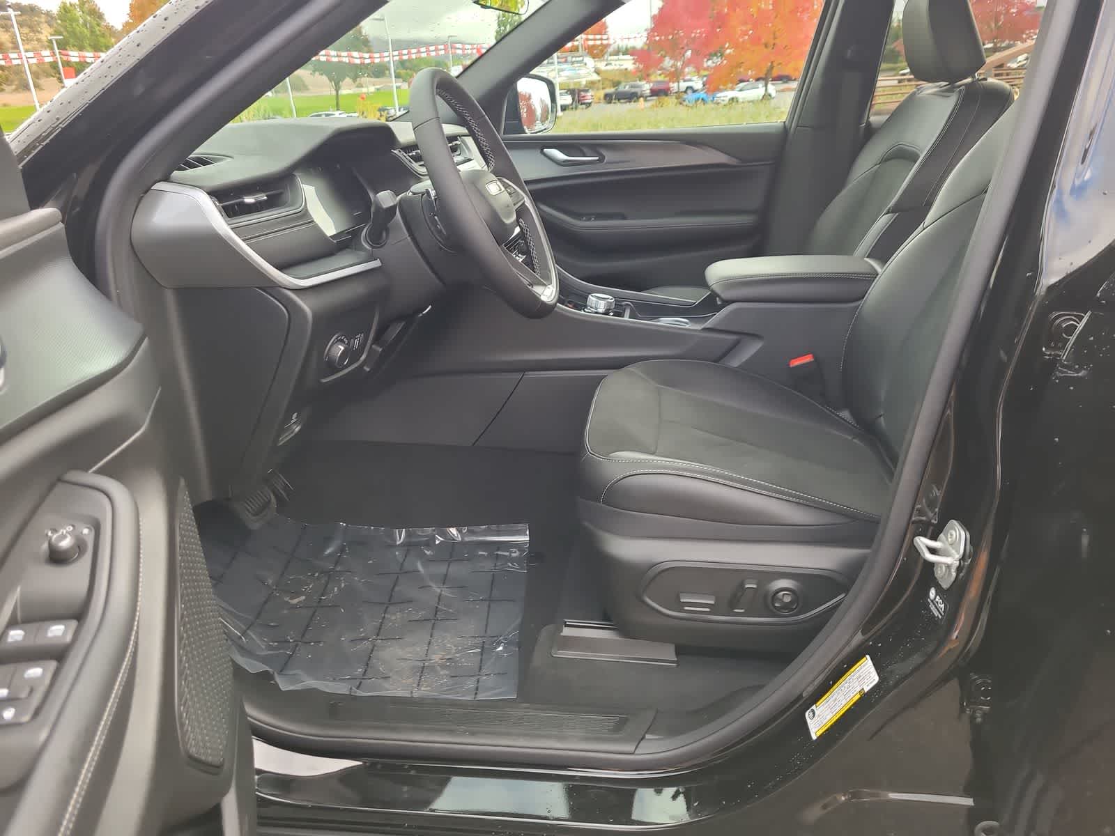 Thumbnail: 2025 Jeep Grand Cherokee - 19