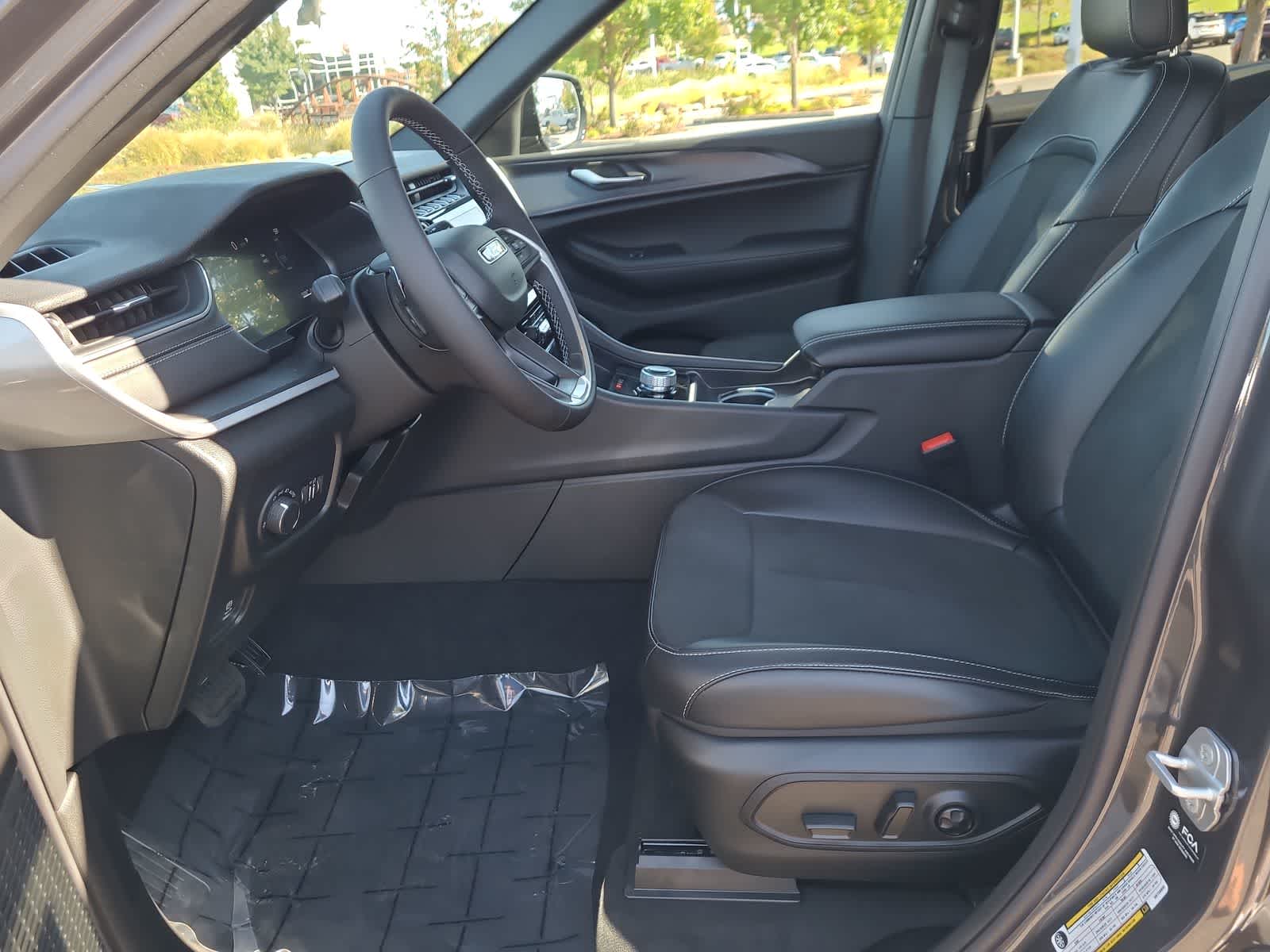 Thumbnail: 2025 Jeep Grand Cherokee - 19