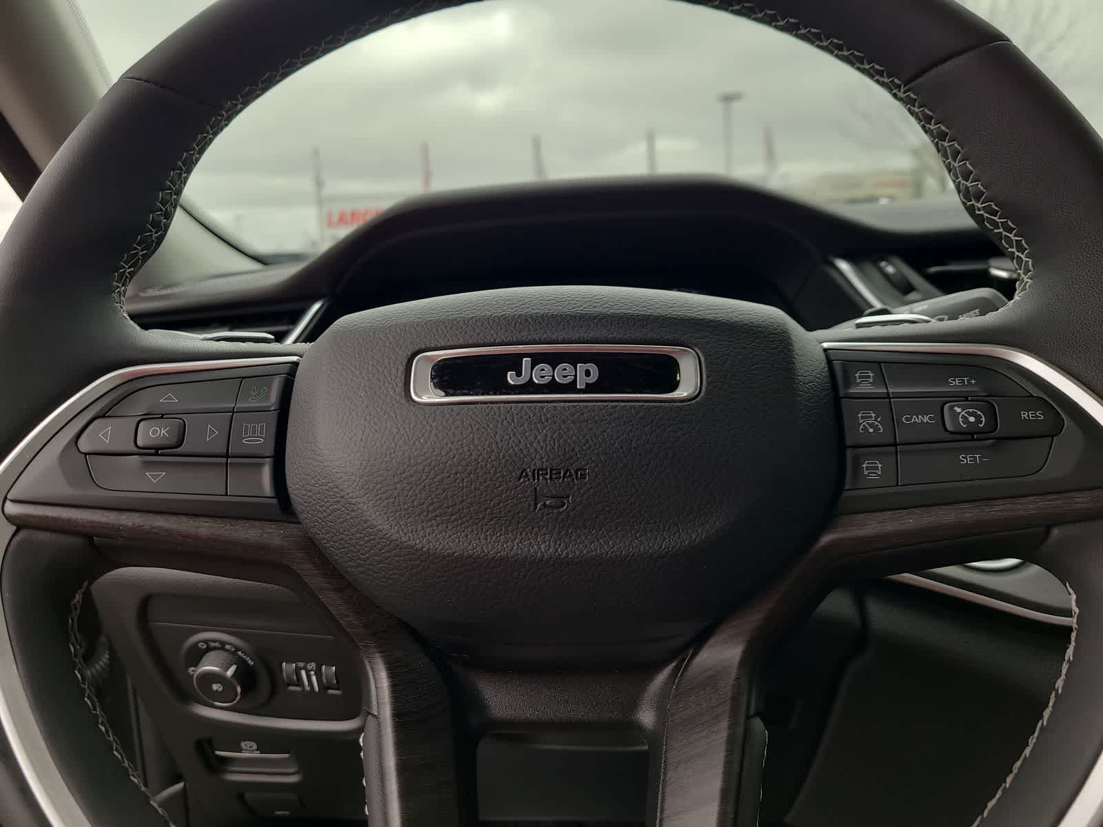 Thumbnail: 2024 Jeep Grand Cherokee - 23