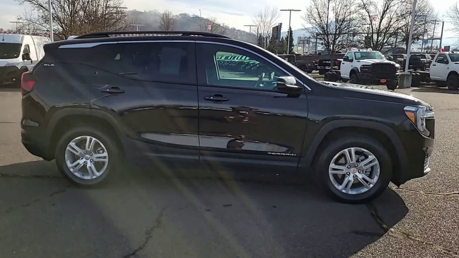 Thumbnail: 2024 GMC Terrain - 9