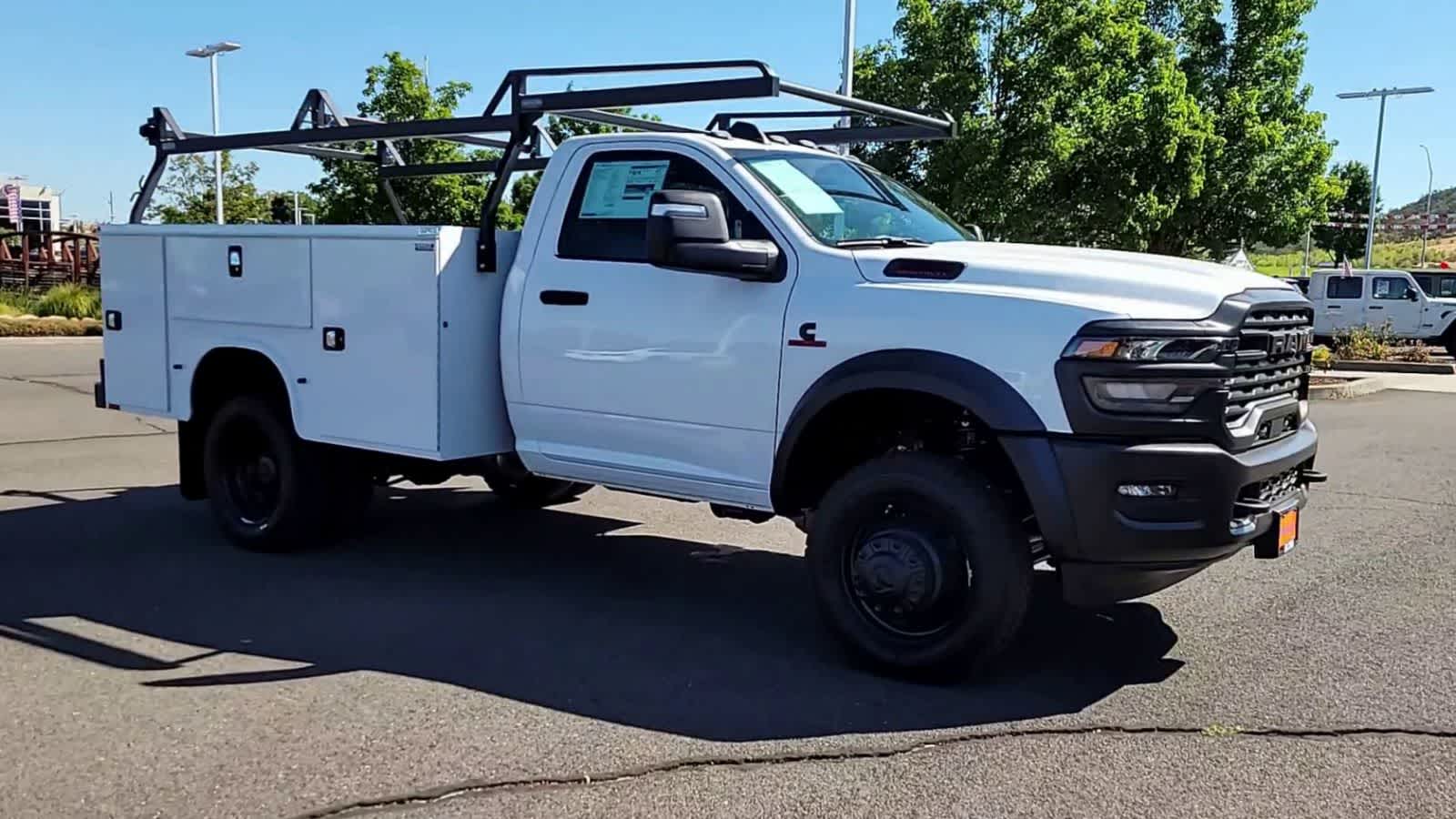 2025 Ram 5500 Tradesman photo 2