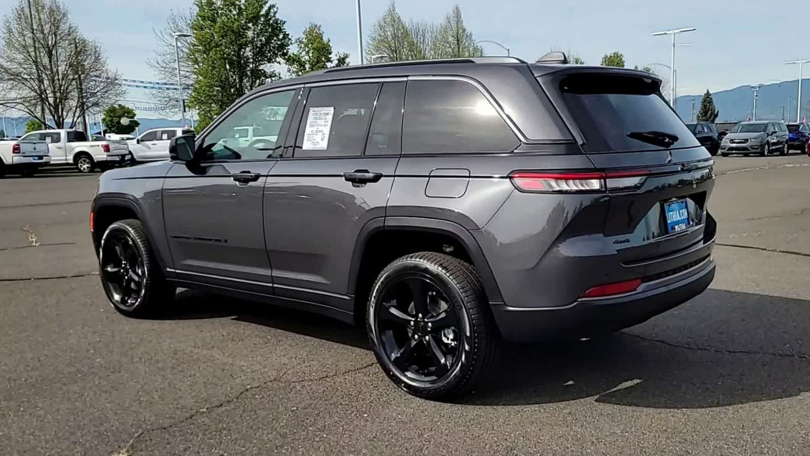 Thumbnail: 2026 Jeep Grand Cherokee - 6
