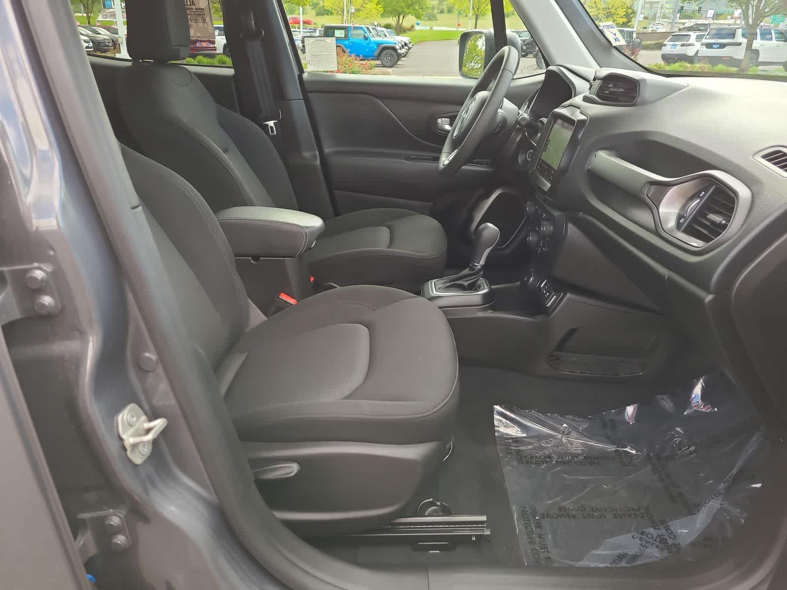 Thumbnail: 2023 Jeep Renegade - 22