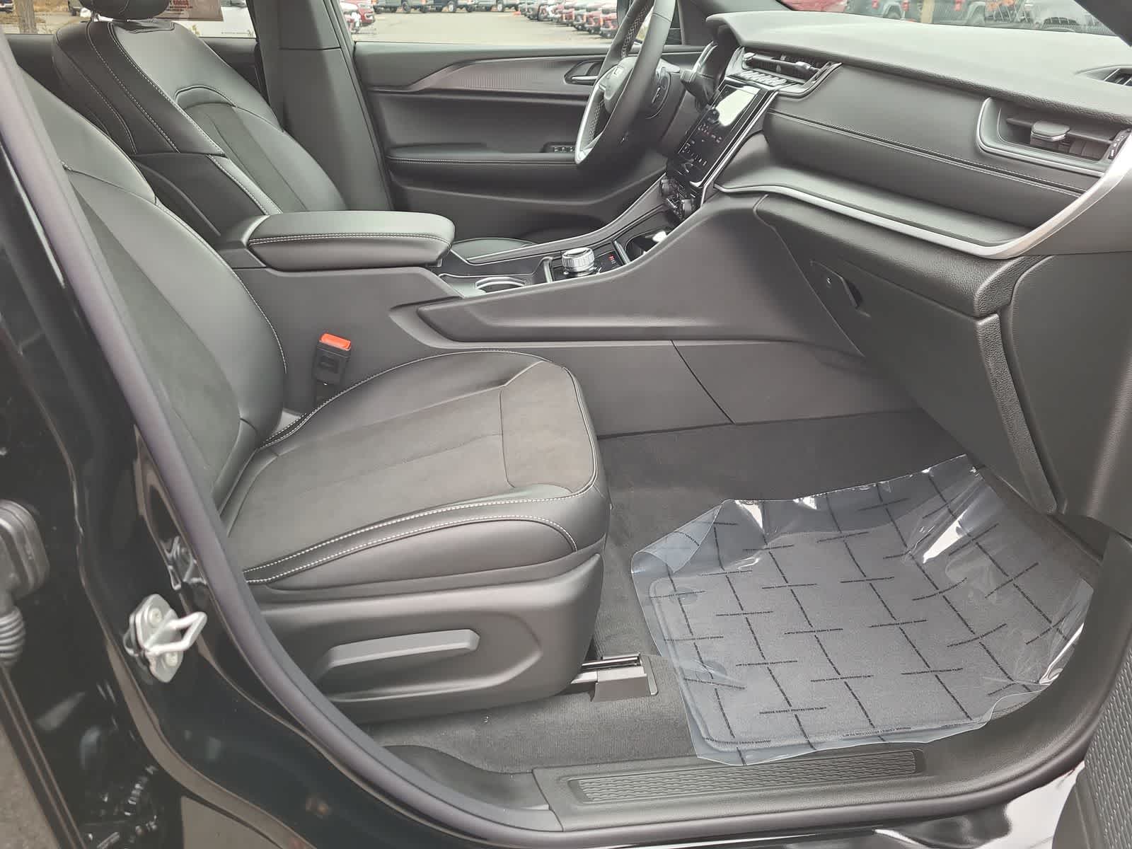 Thumbnail: 2025 Jeep Grand Cherokee - 22