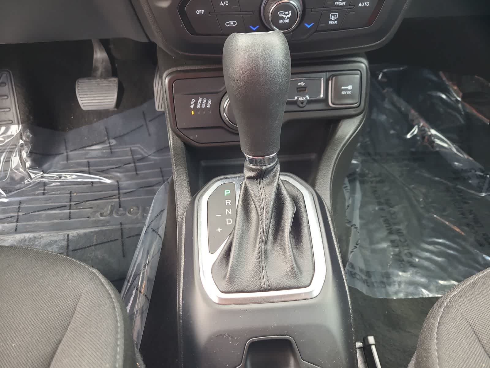 Thumbnail: 2023 Jeep Renegade - 25