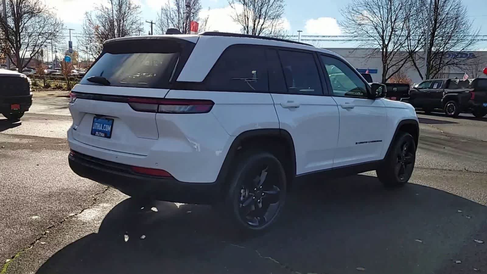 Thumbnail: 2025 Jeep Grand Cherokee - 8