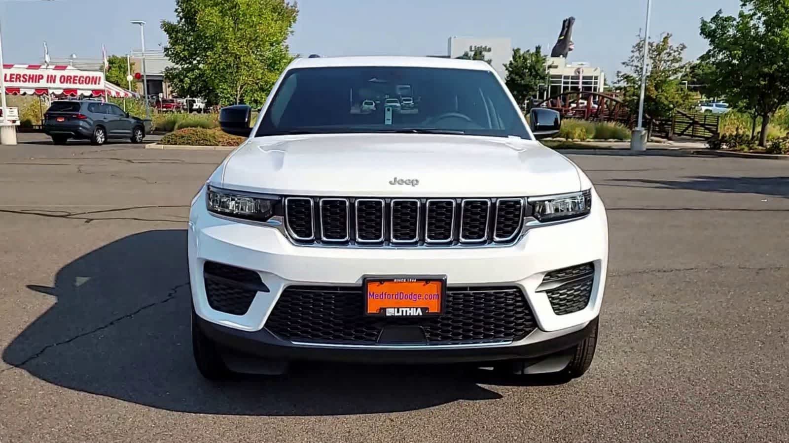 Thumbnail: 2025 Jeep Grand Cherokee - 3