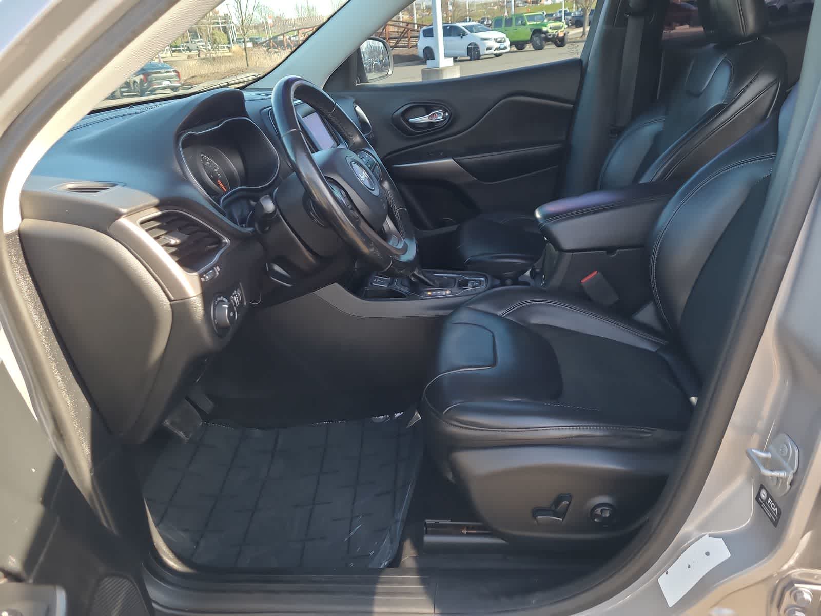 Thumbnail: 2021 Jeep Cherokee - 19