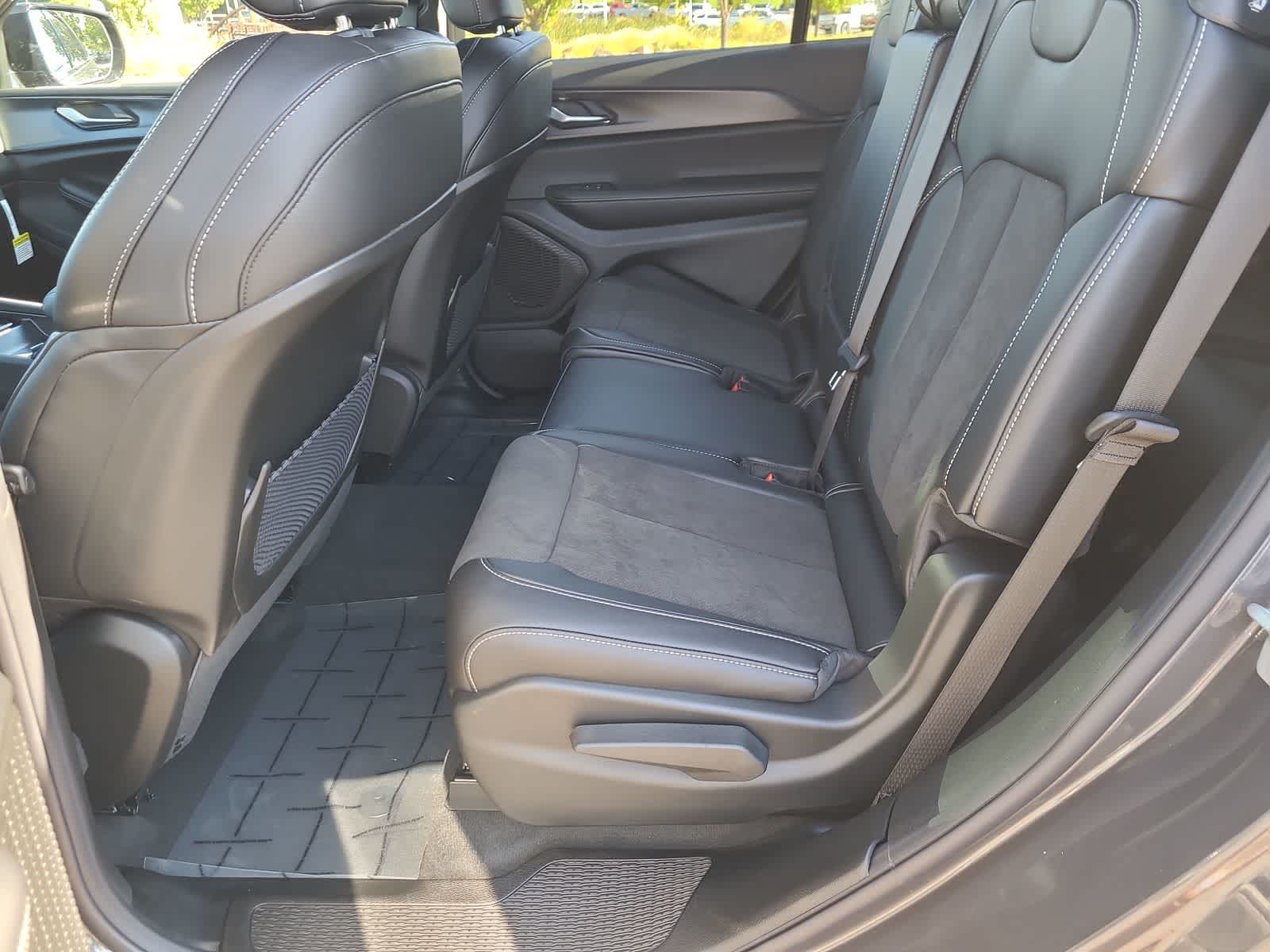 Thumbnail: 2025 Jeep Grand Cherokee - 21