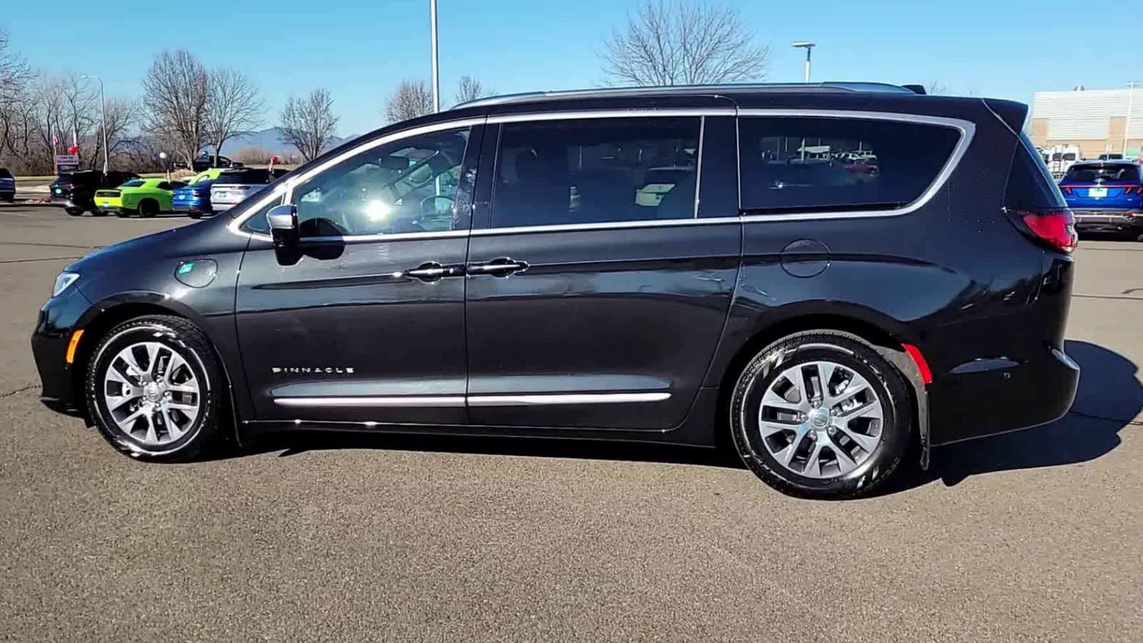Thumbnail: 2023 Chrysler Pacifica - 5