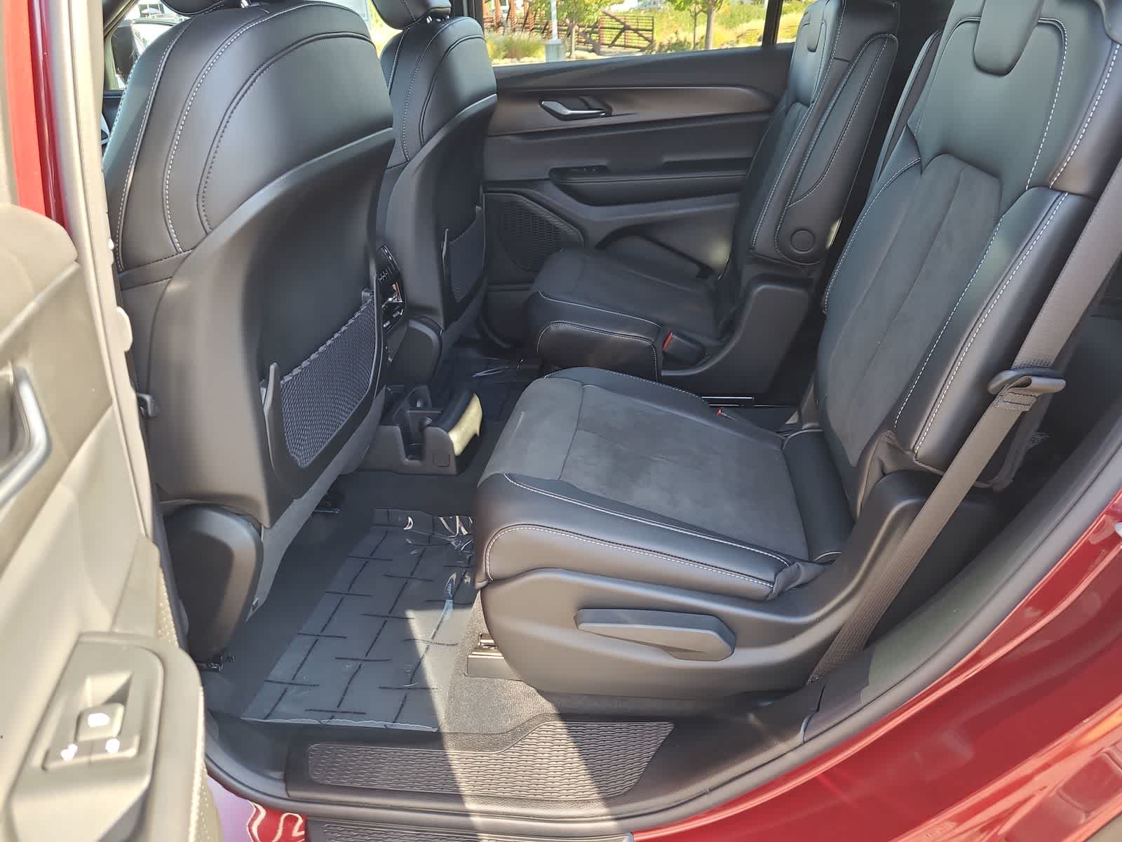 Thumbnail: 2025 Jeep Grand Cherokee - 21