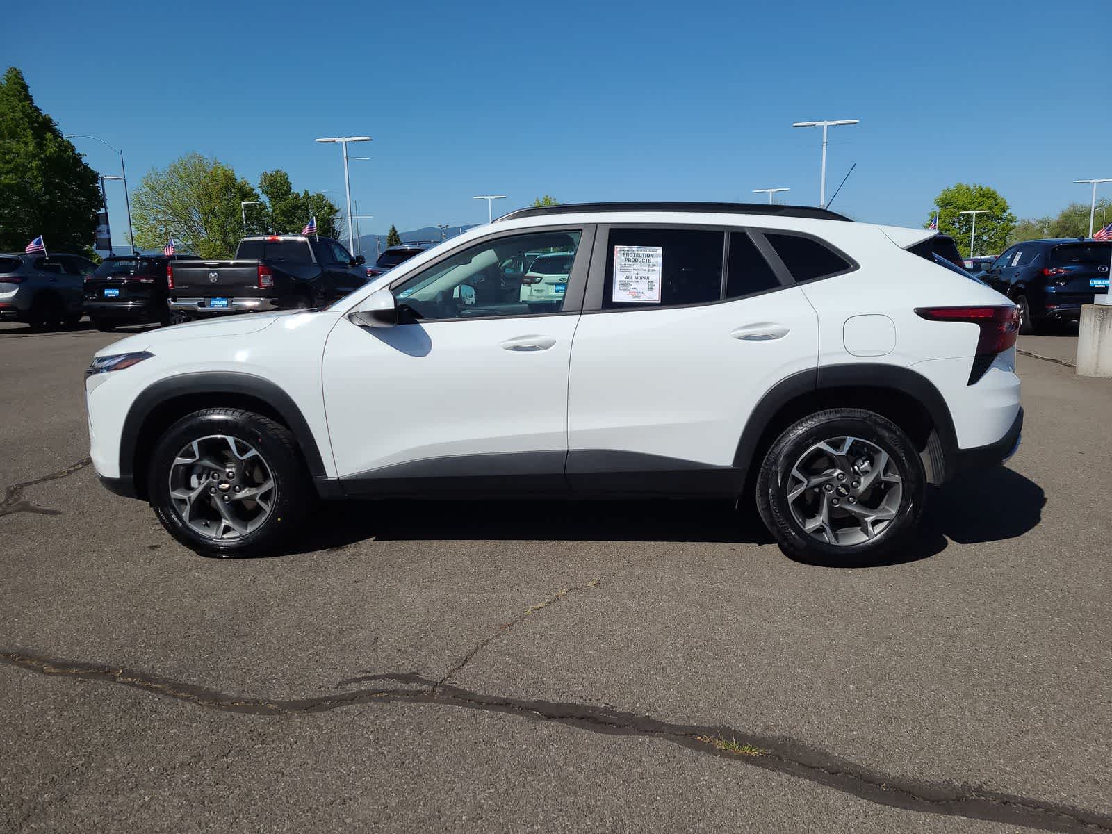 Thumbnail: 2025 Chevrolet Trax - 11